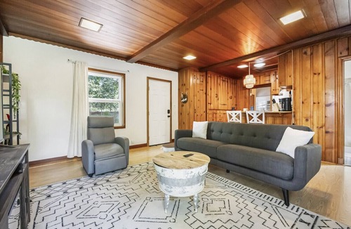 Chico Cabin | Cozy King Bed Cabin w Fireplace