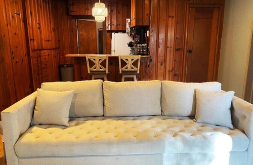 Chico Cabin | Cozy King Bed Cabin w Fireplace