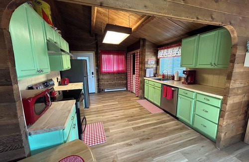 Diamond Valley Cabin | Cozy log cabin with stunning views, only 10 minutes from downtown Prescott.