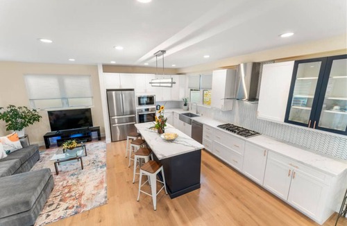 Old Mountain View House | Cozy Luxury 4-Bedroom Home