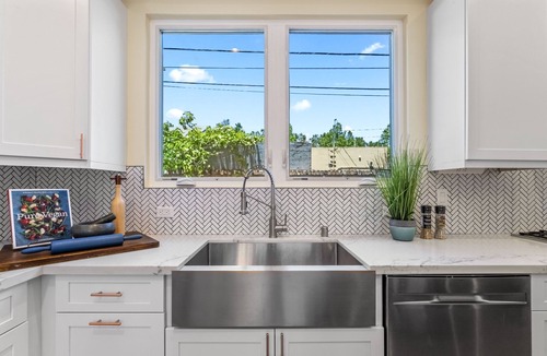 Old Mountain View House | Cozy Luxury 4-Bedroom Home