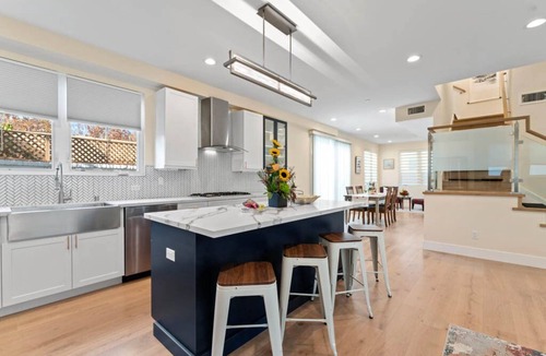 Old Mountain View House | Cozy Luxury 4-Bedroom Home