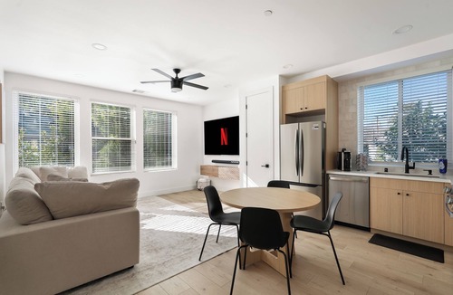 Downtown Sacramento House | Cozy Midtown Retreat 2BR/2BA PRIVATE GARAGE