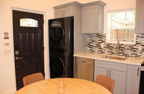 Pasadena House | Cozy Modern Stay in Pasadena, Detached One Bedroom ADU.