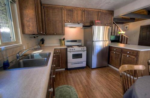 Country Club Estates House | Cozy Mountain Cabin Perfect for Families and Hiking Trails in South Lake Tahoe, California