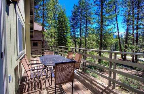 Country Club Estates House | Cozy Mountain Cabin Perfect for Families and Hiking Trails in South Lake Tahoe, California