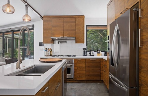 Los Angeles House | Cozy Oasis in Oakley with Basketball court,pool