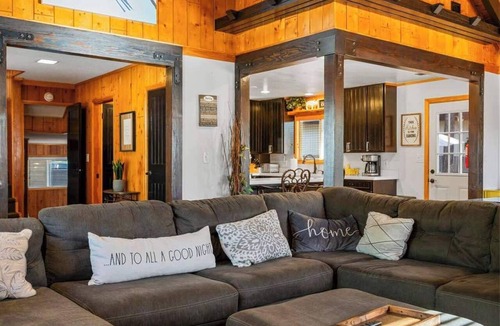 Summit Estates House | Cozy Paradise Cabin | Hot Tub | Game Room | By Slopes