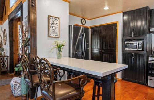 Summit Estates House | Cozy Paradise Cabin | Hot Tub | Game Room | By Slopes