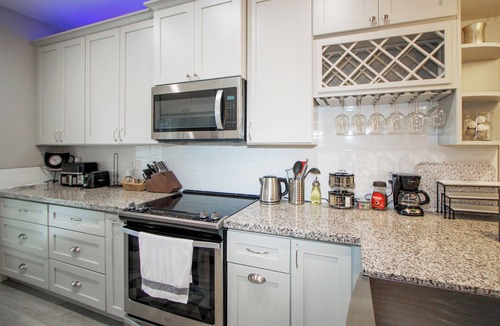 South Mountain House | Cozy Phoenix Home w/Office: Fast Wifi+Free Parking. Near Airport & Downtown.