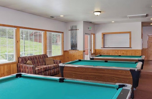 Castle Glen Estates Resort | Cozy resort in charming Big Bear Lake with AC, fitness room, WiFi