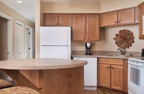 Castle Glen Estates Resort | Cozy resort in charming Big Bear Lake with AC, fitness room, WiFi