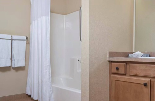 Castle Glen Estates Resort | Cozy resort in charming Big Bear Lake with AC, fitness room, WiFi