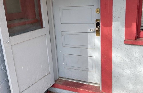 Northeast Reno Cottage | Cozy Small Cottage Downtown - Walk to University of Nevada Reno