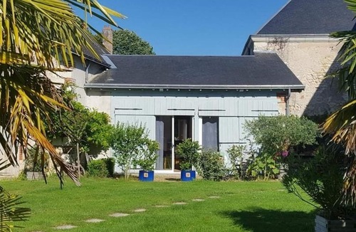 Pontlevoy Apartment | Cozy studio with shared garden and parking, ideal for couples facing Pontlevoy Abbey