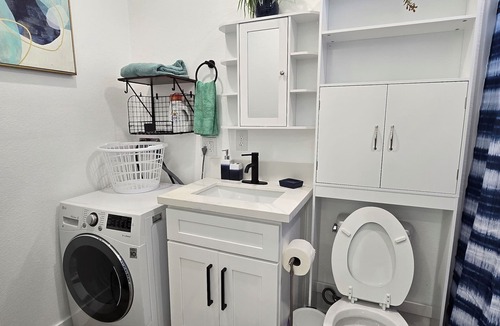Westminster Apartment | Cozy studio with WiFi and AC in welcoming Westminster
