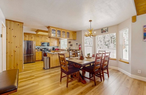 Kingswood Estates House | Cozy Tahoe Vista home with fireplace, furnished deck, & forest view