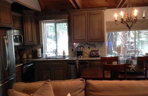 Lake Almanor Country Club Cabin | Cozy Family Cabin - Lake Almanor Country Club