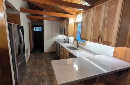 Lake Almanor Country Club House | Cozy 2-bedroom Cabin in Lake Almanor Country Club with ample parking and A/C