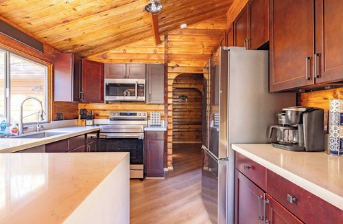 Prescott Cabin | CozyCreekCabin-Treehouse-Large Deck-Mountain Home