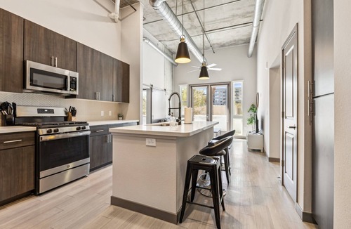 Roosevelt Apartment | CozySuites PHX RORO Gym, Pets, Parking! 2BR