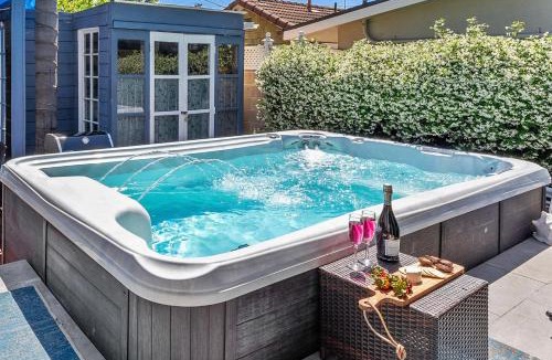 Alamitos Beach House | CozyVibeStay King Bed Parking Walk to Beach