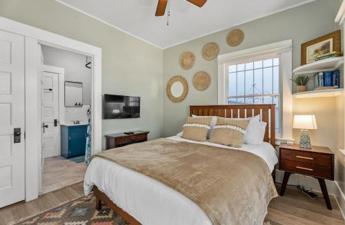 Alamitos Beach House | CozyVibeStay King Bed Parking Walk to Beach
