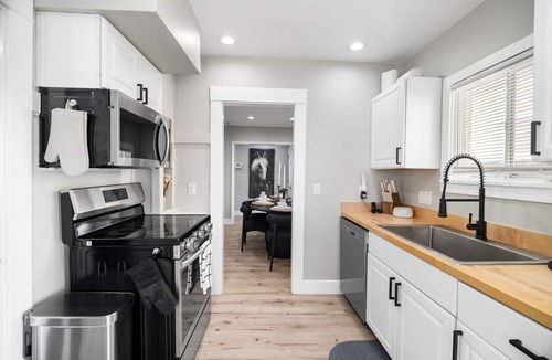 Prescott House | Craftsmen Gem Vacation Rental | 2-BR House on Goodwin St, Prescott | 1 Block Walk to Whiskey Row Sleeps 6