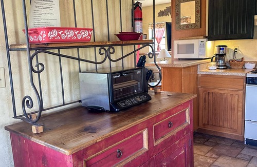 Prescott Cottage | Creek Cottage - Prescott Cabin Rentals