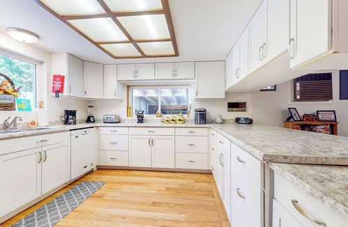 Shingletown House | Creekside Escape w/Private Hot Tub in Shingletown