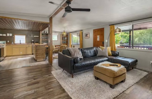 Cornville Apartment | Creekside retreat + hot tub near Sedona