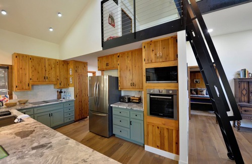 Idyllwild Cabin | Crestviewhaus: Idyllwild Cabin Retreat, stunning views 3BDRM+Loft Central Air