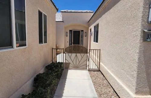 Sunridge Estates House | Custom 4 bdrm with Granny Suite and Infinity Pool