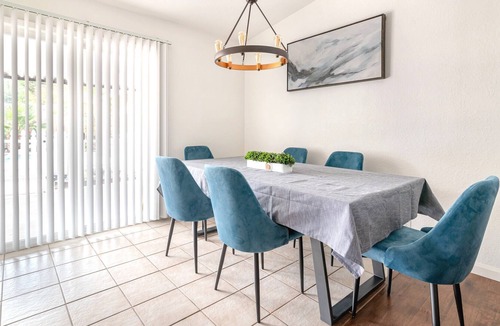 Sacramento House | Cute and sunny vacation rental home in Sacramento.