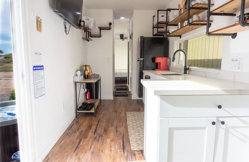 Cornville Cottage | Dark Sky Container Near Sedona Hot Tub & Desert Views