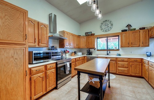 Iron Springs House | Deck + Gas Grill: Mtn-View Prescott Retreat!