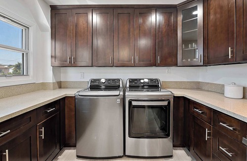 Los Angeles Apartment | Delightful 2-bedroom apartment with AC in Los Angeles