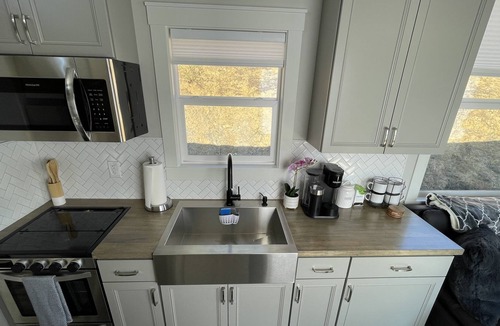 McKinleyville House | Delightful Tiny Home w/ indoor Fire Place