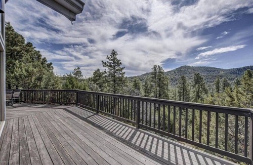 Groom Creek House | Deluxe Family Cabin in the Pines