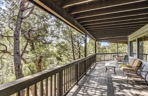 Groom Creek House | Deluxe Family Cabin in the Pines