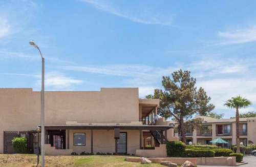 Barstow Apartment | Deluxe King Bed|Non smoking