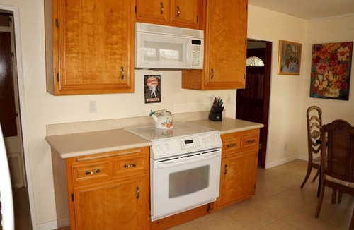 Yucca Valley Cottage | Desert Dreams with Your Furry Friend: Pet-Friendly Rental Under the Stars