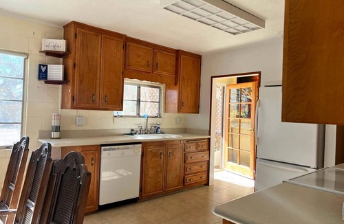 Yucca Valley Cottage | Desert Dreams with Your Furry Friend: Pet-Friendly Rental Under the Stars