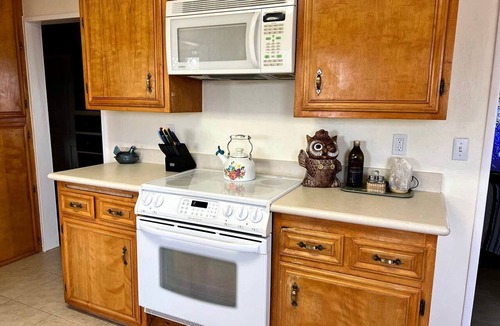 Yucca Valley Cottage | Desert Dreams with Your Furry Friend: Pet-Friendly Rental Under the Stars