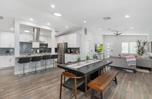 Camelback East Villa | Desert Escape | Poolside BBQs, Sunset Views & Spacious Comfort