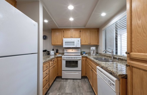 Baristo Hotel | Desert Getaway 3 Unites! Kitchen, Pools & Free Parking!