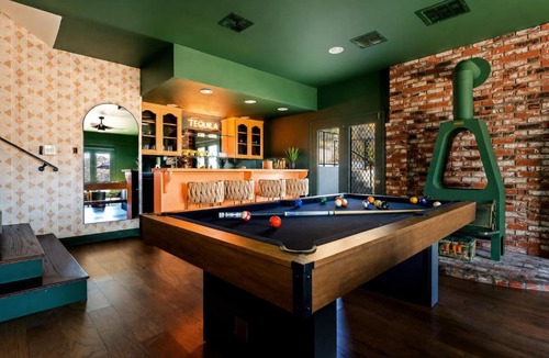 Yucca Valley Villa | Desert Sunsets - Wellness Villa - Pool Sauna & Speakeasy