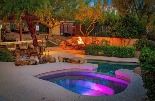 Pinnacle Peak House | Desert Wellness Resort | Golf Sim, Spa, Pickleball