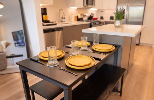 Lyon Street Apartment | Designer Apartment w/Pool & Gym 10 Min to Disney