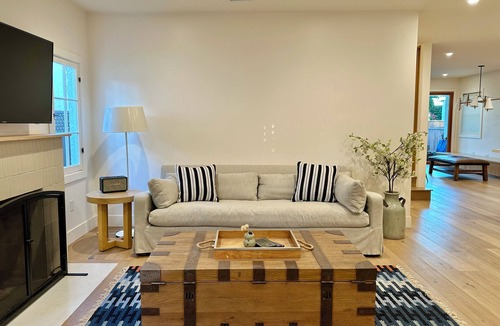 West Los Angeles House | Designer West LA Mid-Century Modern Home 4Bed/3Bath, Yard, Parking, Cold Plunge